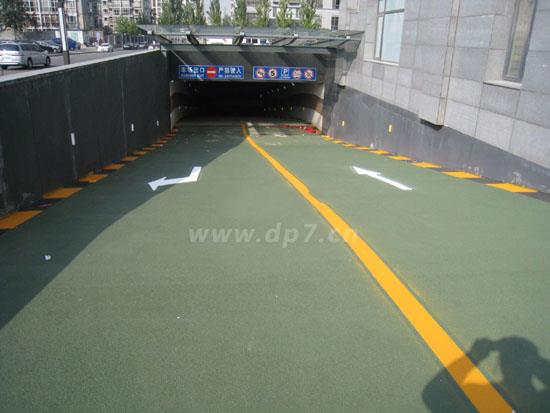 鋪砂止滑坡道地坪-歐進(jìn)建材www.zsjkw.cn